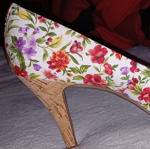 Liz Claiborne heels - Picture 6 of 12